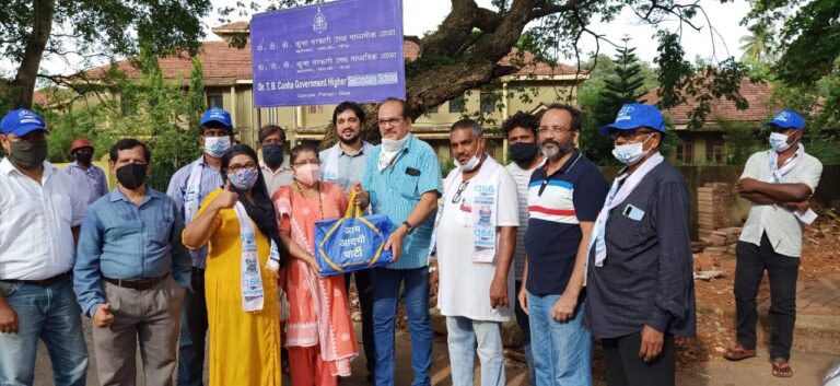 AAP distributes free ration kits to 200 rickshaw drivers of Panaji and Taleigao