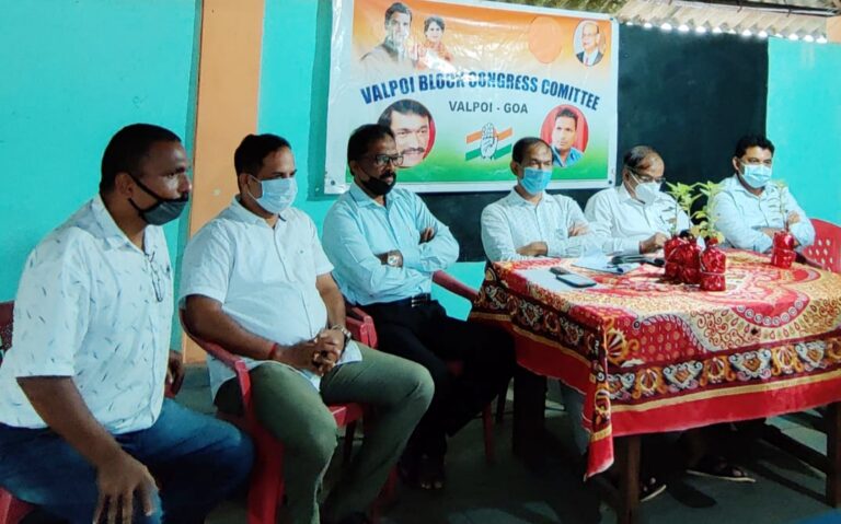 Congress holds meeting at Valpoi.  Devendra Gaonkar