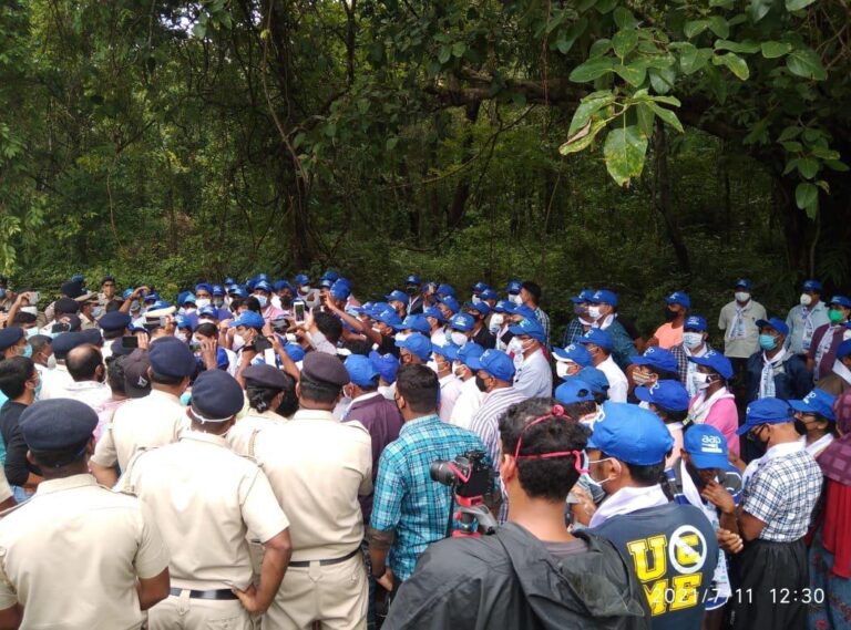 Ruckus outside Nuvem MLA Wilfred D’Sa’s residence during AAP protest