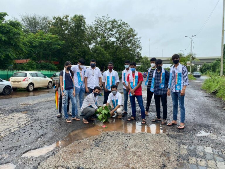 NSUI Goa gives 15 days ultimatum to Government to repair roads 