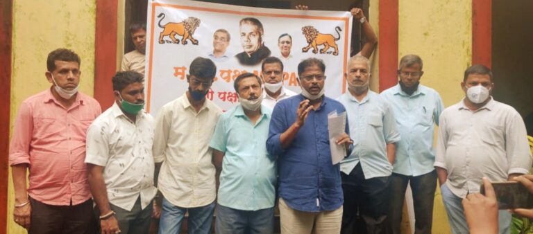 Maharashtra Gomantak Party submits memorandum against network connectivity problem in Sattari     Devendra Gaonkar