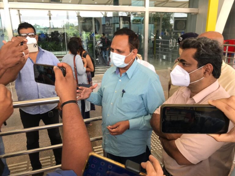 AAP Power Minister Shri Satyendar Jain arrives in Goa to debate with Sri Nilesh Cabral