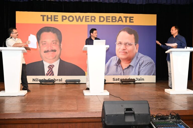 Sawant, Kejriwal indulges into twitter class over politician third class statement