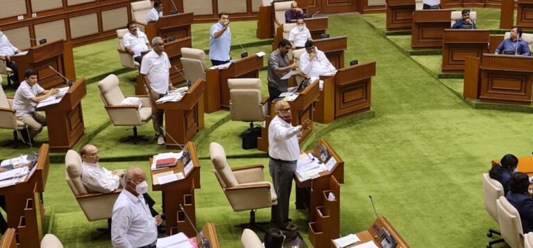 Vijai, Digambar lamblast govt in assembly over No confidence motion against sarpanch of Siridao-Pale