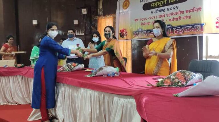 कणकवली प्रांताधिकारी वैशाली राजमाने यांच्यासह कणकवलीतील पाच महसूल कर्मचाऱ्यांना पुरस्कार