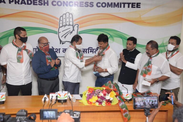 Former Goa AAP convener Elvis Gomes joins Congress party