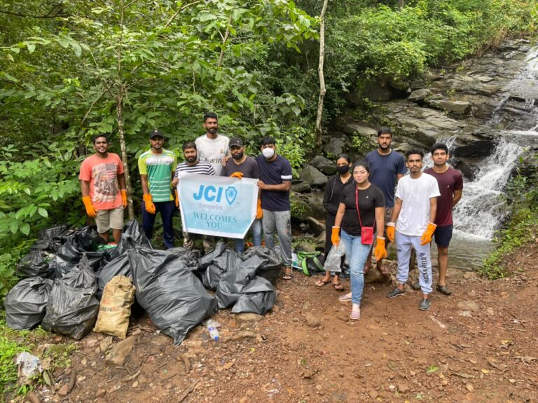 JCI Sanquelim members spend their Independence Day cleaning Keri-Morlem waterfall