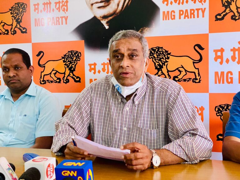 Dhavalikar praises Khaunte, slams other IT ministers
