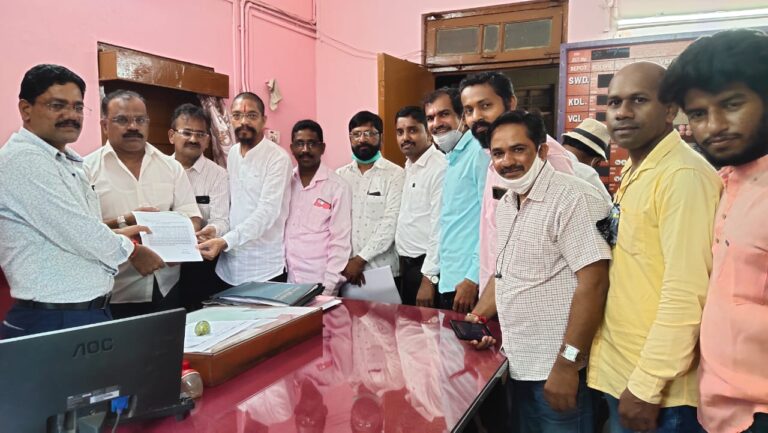 गणेशचतुर्थीच्या आधी जिल्ह्यातील सर्व एसटी फेऱ्या सुरू होणार  राष्ट्रवादी काँग्रेसच्या मागणीला यश  आज एसटी विभाग नियंत्रकांची पक्षाच्या शिष्टमंडळाने घेतली भेट