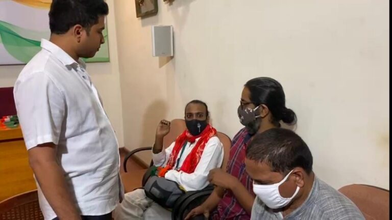 Unknown person enters Congress House with BJP scarf !