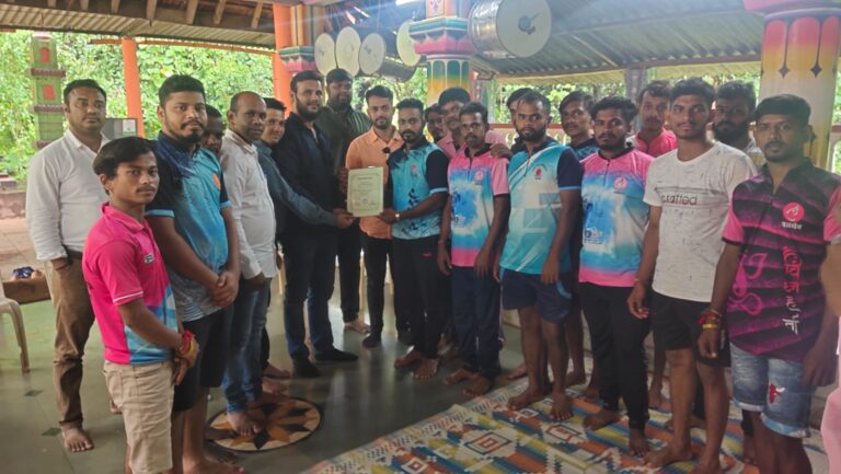 महिला आणि तरुणांना रोजगारक्षम बनविण्याचे काम वायडब्ल्यूएच्या माध्यमातून करणार  संस्थेचे अध्यक्ष तेजस घाडीगावकर यांचे प्रतिपादन  गावांमध्ये संस्थेच्या स्थापन करण्यात आलेल्या समित्यांना नोंदणी प्रमाणपत्र वाटप