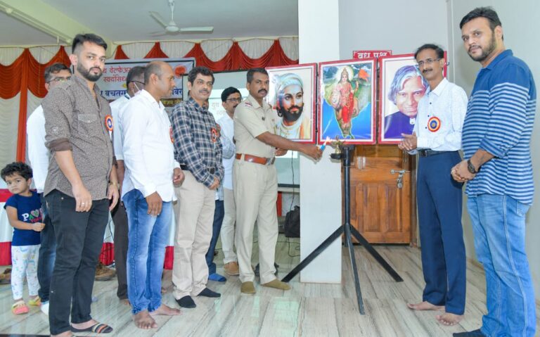 युथ वेल्फेअर असोसिएशन या संस्थेने हाती घेतलेले कार्य आदर्शवत     पोलीस निरीक्षक निळकंठ बगळे यांचे प्रतिपादन     देवगड येथे महिला बचतगट मार्गदर्शन मेळावा संपन्न