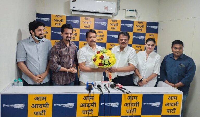 Former DyCM Dayanand Narvekar joins AAP