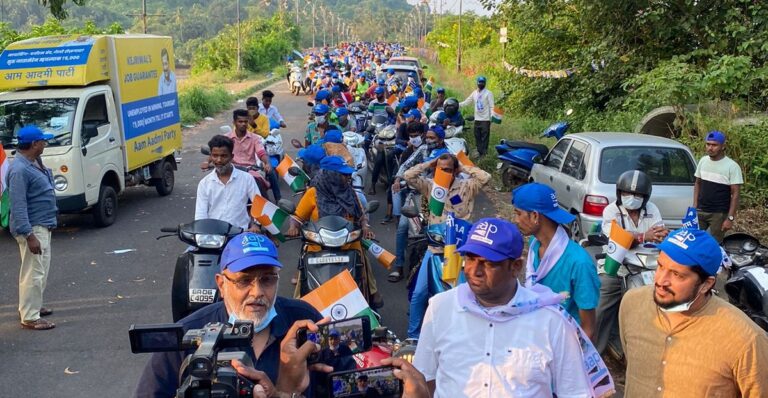 Aam Aadmi Party organizes huge Rozgar Yatra rally at Dabolim and Calangute AAP connected with enthusiastic residents on assurance of job opportunities for Goenkars