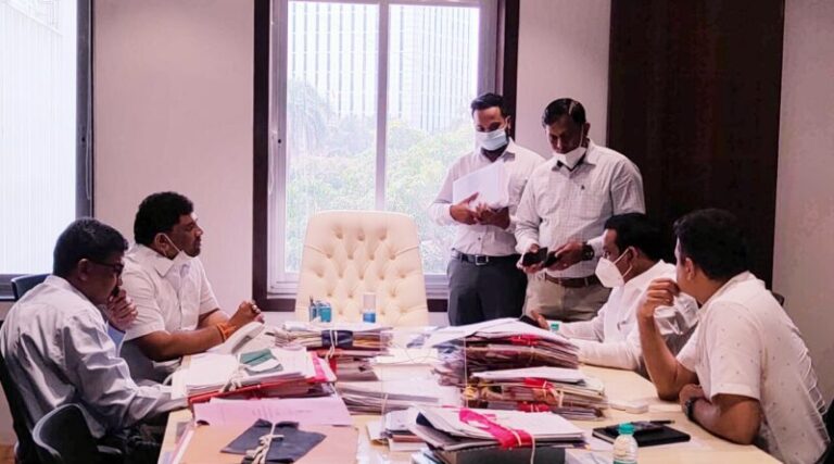 पंचायतराज समितीच्या दौऱ्यादरम्यान सिंधुदुर्ग जिल्हा परिषदमध्ये झालेल्या भ्रष्टाचारांची चौकशी व्हावी  पंचायत राज समिती अध्यक्ष डॉ.संजय रायमुलकर यांची आ. वैभव नाईक यांनी भेट घेत केली मागणी