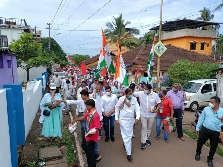 Chidambaram calls for a change in Government during a door to door campaigning at Mormugao