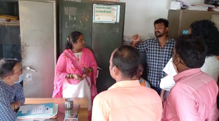 डॉक्टरांच्या हलगर्जीपणामुळे महिलेचा मृत्यू झाल्याचा आरोप     कळसुली प्रा. आरोग्य केंद्रातील तिसरी घटना     संतप्त नागरिकांनी तालुका वैद्यकीय अधिकाऱ्यांना घातला घेराव