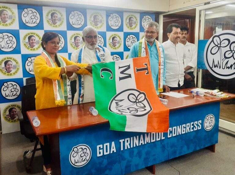 All Goa Panchayat Parishad President Shri Francisco Fernandes, former Congress leader Shri Kashinath Mayerkar, former Samajwadi Janata Party leader Smt Natty Po and 2 others join Goa TMC