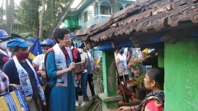 AAP Goa desk incharge Atishi launches registration drive for Kejriwal’s Women Guarantee; did door to door activity in Calangute and Benaulim