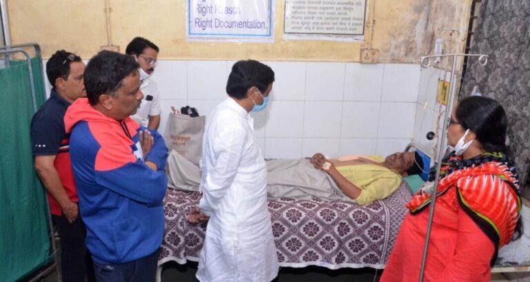 संतोष परब यांच्यावर झालेल्या हल्ल्यामागे स्वाभिमानच्या गुंडांचा व त्यांच्या नेत्यांचा हात     खास.विनायक राऊत यांचा गंभीर आरोप