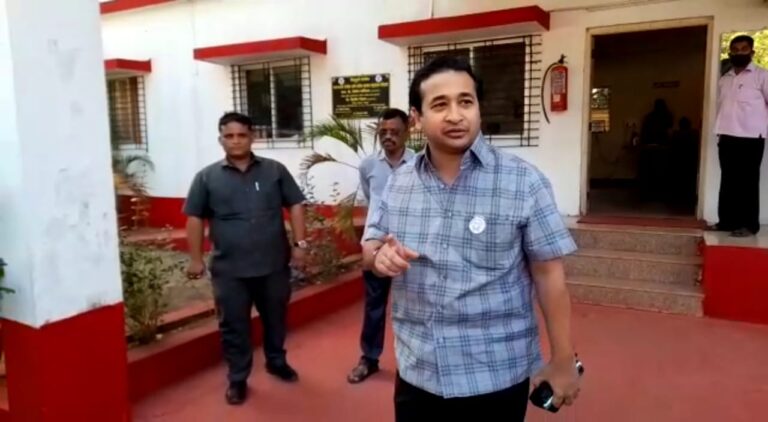 नितेश राणेंना न्यायालयाचा झटका ; अटकपूर्व जामीन फेटाळला     गोट्या सावंत यांचाही अटकपूर्व जामीन नामंजूर