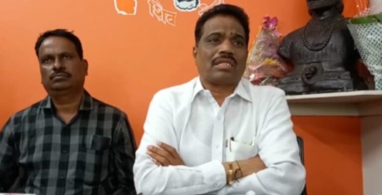 स्वतःचे थकीत कर्ज बुडविण्यासाठी राणेंना जिल्हा बँक ताब्यात हवी  जिल्हा बँक अध्यक्ष सतीश सावंत यांचा खळबळजनक आरोप