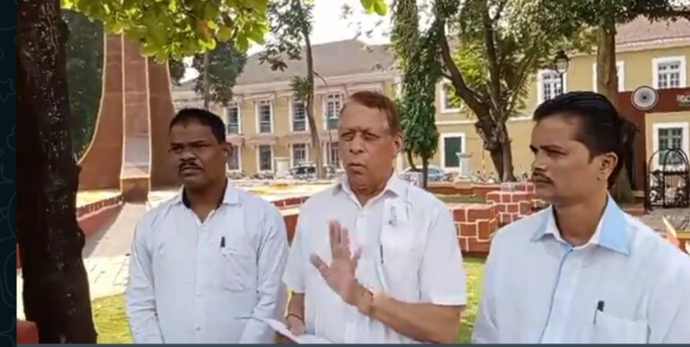 Lavoo Mamlatdar resigns from the party, accusing the outfit to be communal 