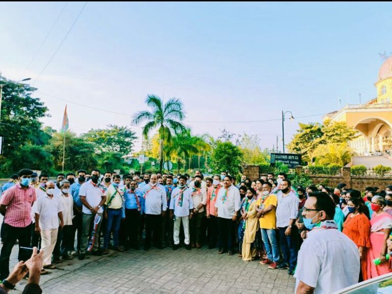 Borim Panch Tukaram Borkar joins Congress along with 200 supporters
