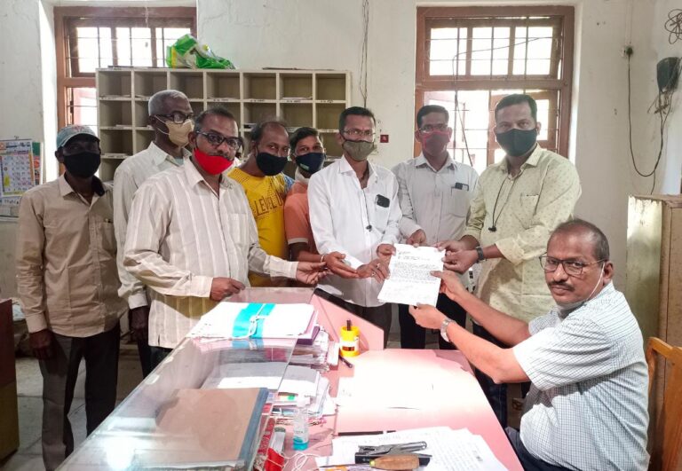 स्वेच्छा मरणाची परवानगी द्या, मालवण एसटी कर्मचाऱ्यांनी दिले तहसीलदारांना निवेदन