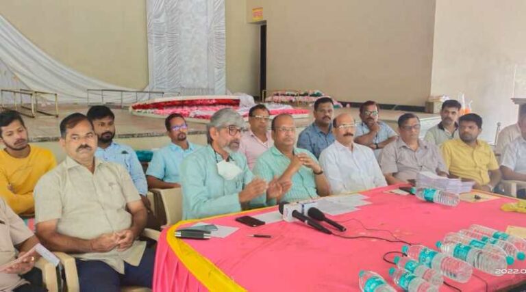 सिंधुदुर्ग जिल्हा व्यापारी महासंघाचा ३१ जानेवारीला कणकवलीत व्यापारी एकता मेळावा     दहा हजाराहून अधिक व्यापारी व्हर्चुअल पद्धतीने राहणार उपस्थित