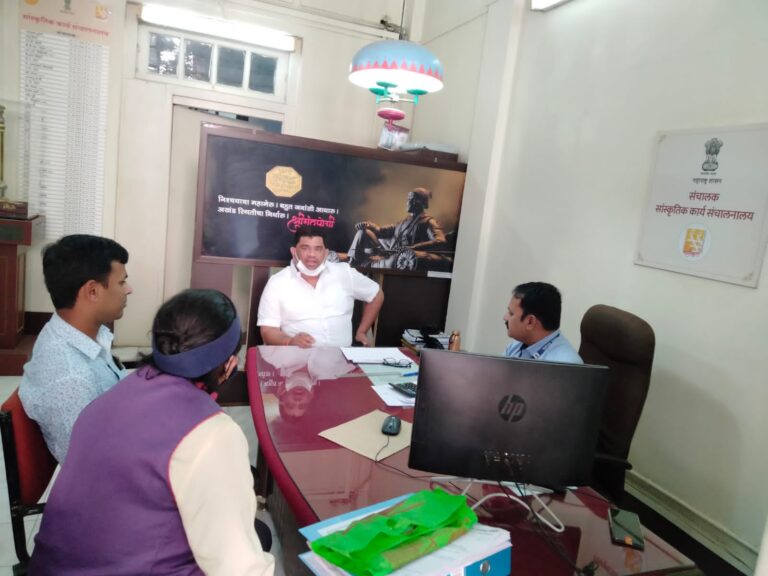 कोरोनाच्या पार्श्वभूमीवर दशावतारी कंपनींना १ लाख रु. व कलाकारांना ५ हजार रु. अनुदानासाठीचे प्रस्ताव लवकरात लवकर मंजूर करा आ. वैभव नाईक यांनी सांस्कृतिक कार्य संचालक विभिषण चवरे यांची भेट घेत केली मागणी