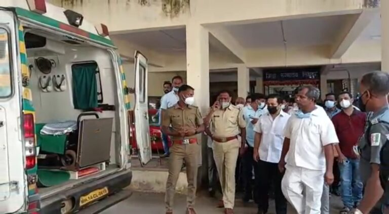 आमदार नितेश राणे यांना घेऊन वैद्यकीय पथक कोल्हापूरला रवाना  पोलीस बंदोबस्तात वैद्यकीय तपासणीसाठी ताफा कोल्हापूरकडे