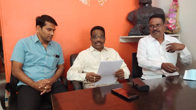 प्रमोद जठारांचे “त्यावेळी” राणेंवर केलेले आरोप खोटे होते काय?  जठारांची अवस्था अडकीत्त्यात अडकलेल्या सुपारीसारखी  माजी जिल्हा बँक अध्यक्ष सतीश सावंत यांची टीका