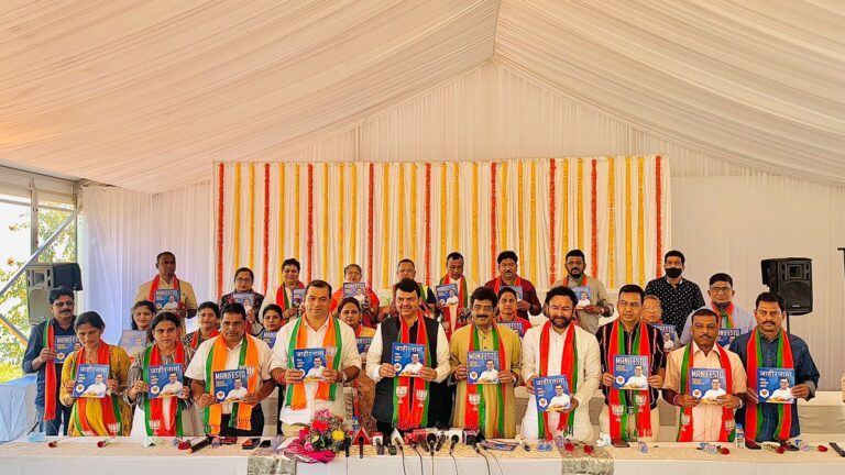 Goa needs Khaunte’s ingeniousness : Fadnavis