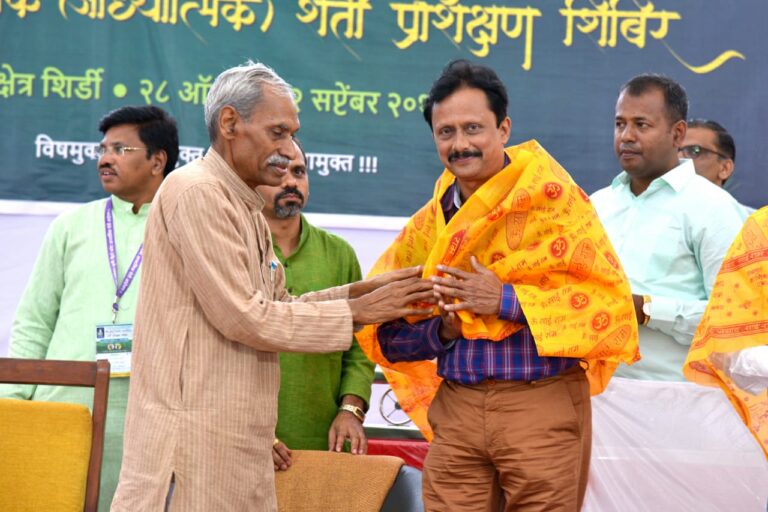 सागाच्या बागेत मिरी लागवड करत सिंधुदुर्गातील शेतकऱ्याने नवतरुणांना रोजगाराचा दिला नवा मार्ग