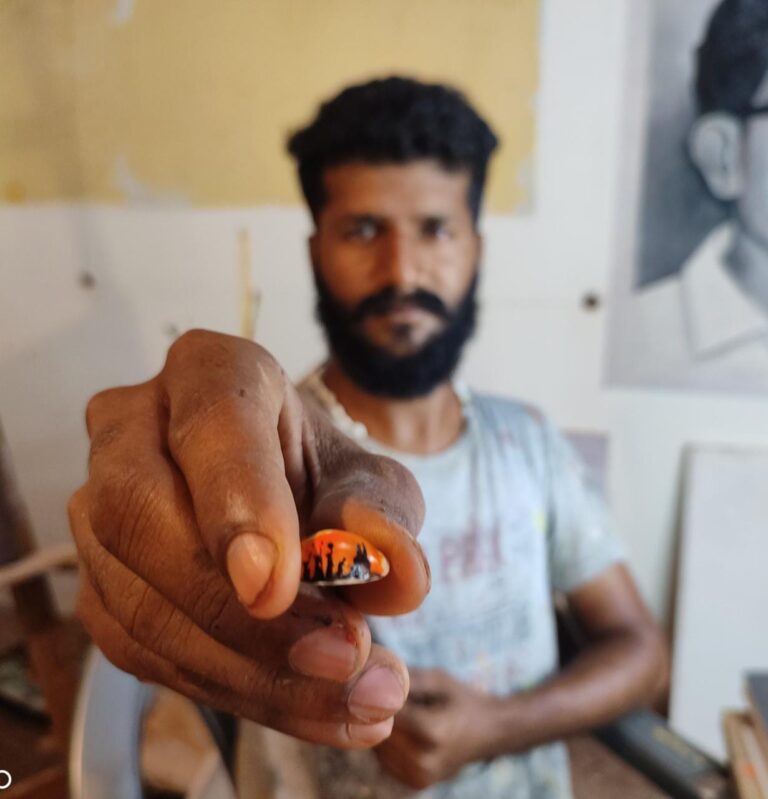 कवड्यावर रेखाटला शिवराज्याभिषेक    सोहळा