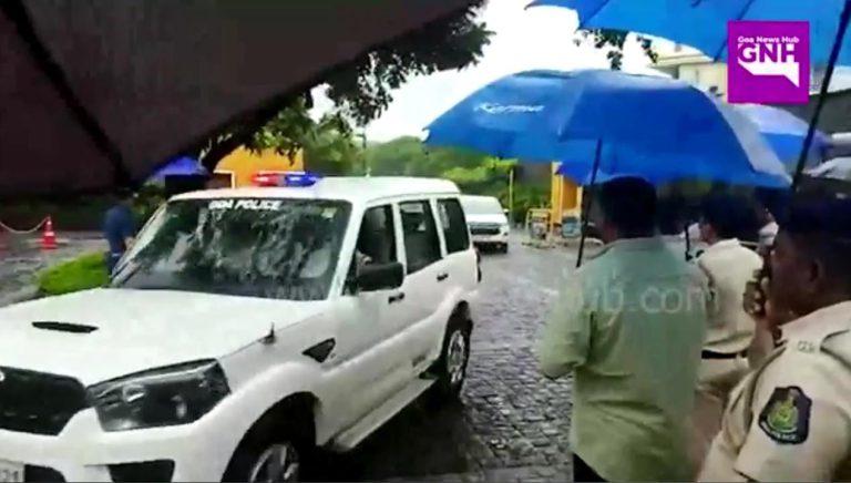 Shiv Sena leader Eknath Shinde leaves for Mumbai from Goa