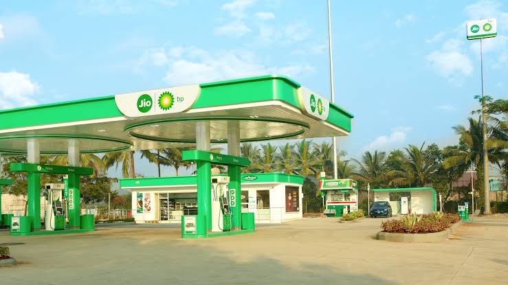 Omaxe partners with Jio-bp to set up EV charging & swapping infrastructure