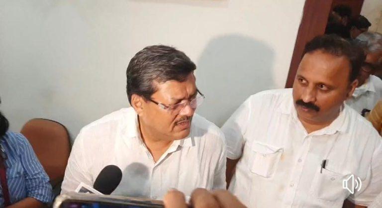 Congress manages to scuttle defection in Goa, rebel MLAs return