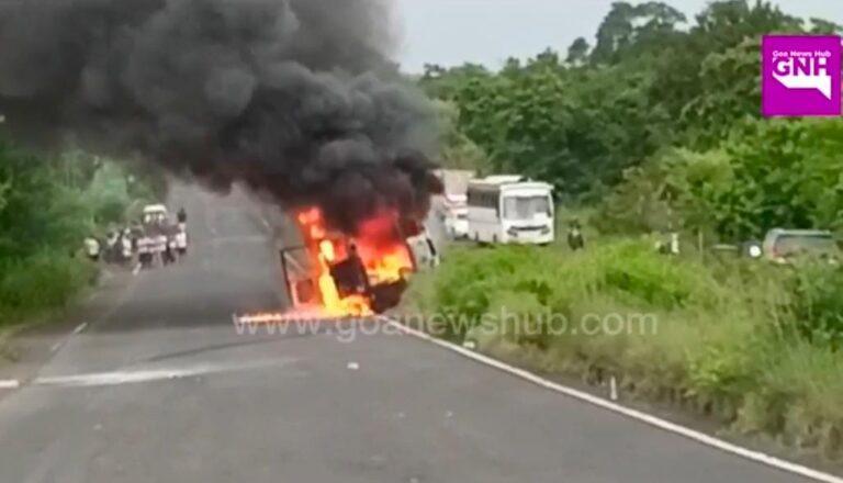 सिंधुदुर्ग जिल्ह्यात दुसऱ्या दिवशी अजून एक भीषण अपघात  दोघांचा मृत्यू, दोन जखमींना नेताना रुग्णवाहिका जाळून खाक