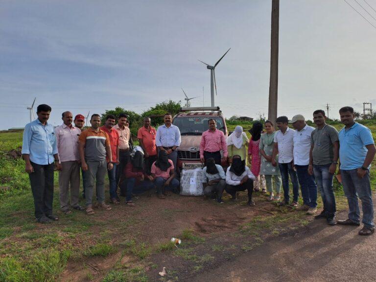 सिंधुदुर्गात २२ कोटी ३७ लाख रुपयांची व्हेल माशाची उल्टी जप्त  तस्करी करणाऱ्या ४ पुरुष व २ महिलांना एलसीबी ने घेतले ताब्यात