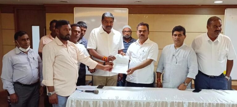 MLA Sankalp Amonkar, Daji Salkar place demands of traditional fishermen before Fisheries Minister Nilkant Halarnkar