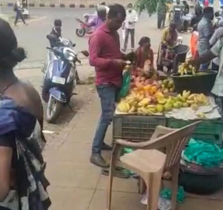 St Cruz Village panchayat removes vendors sitting near main gate of GMCH