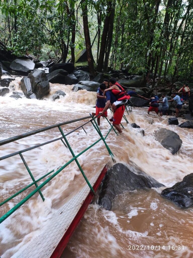 Lifeguards rescue 40 tourists stranded near Dudhsagar waterfall