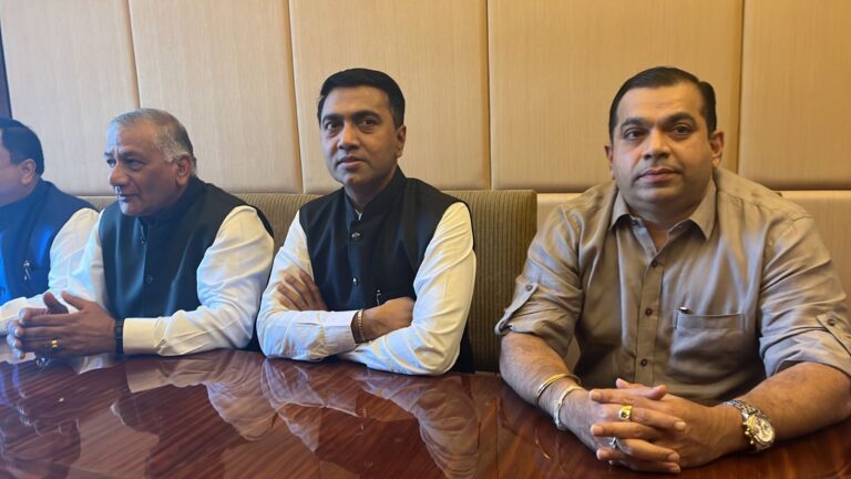 Two Airports will function simultaneously in Goa: Singh