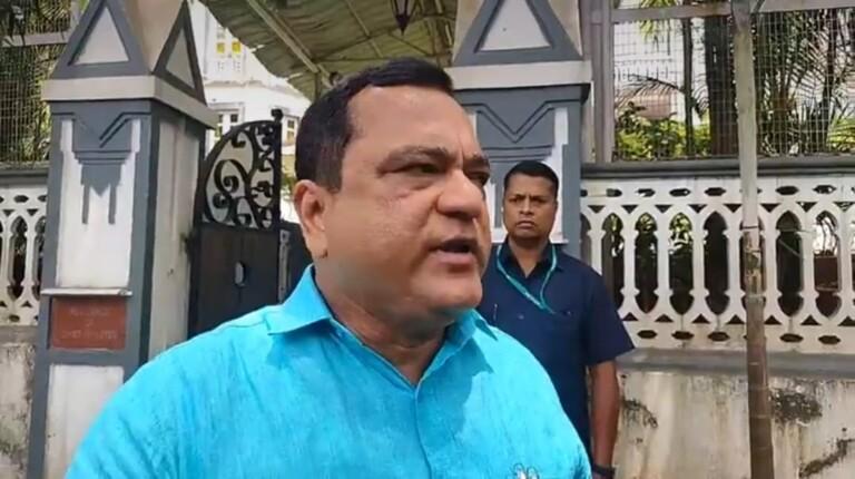 Goa govt defends its decision to give paid holiday on Karnataka election day