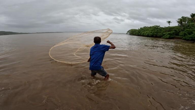 Amid rains and choppy seas, Goa’s traditional fishermen rely on casting net or ‘paghel’