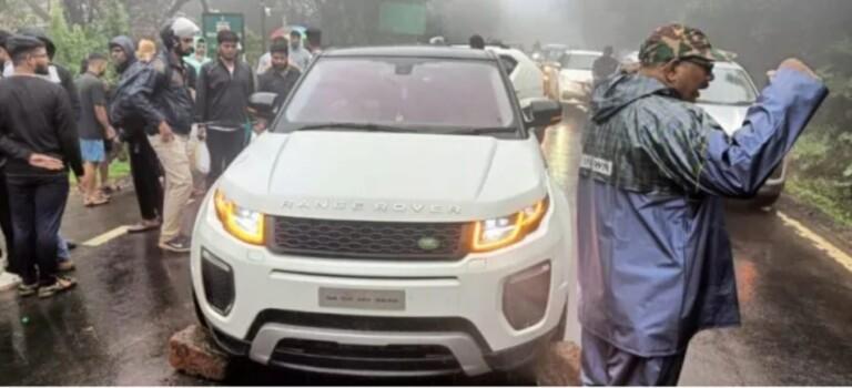 आलिशान रेंज रोव्हर कार ने तिघांना उडवले