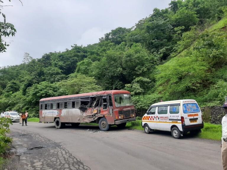 कशेडी घाटात अपघातांचे सत्र सुरूच  एसटी बसचा मोठा अपघात, आठ प्रवासी जखमी