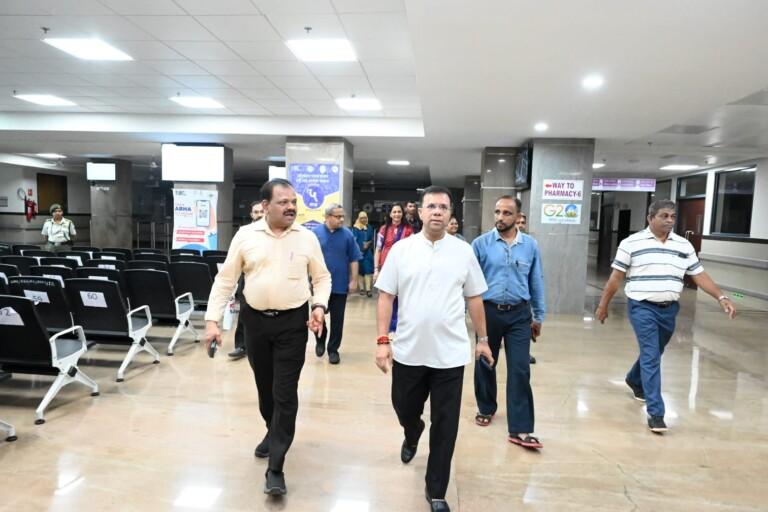 Health Minister Vishwajit Rane inspects Super Speciality Block